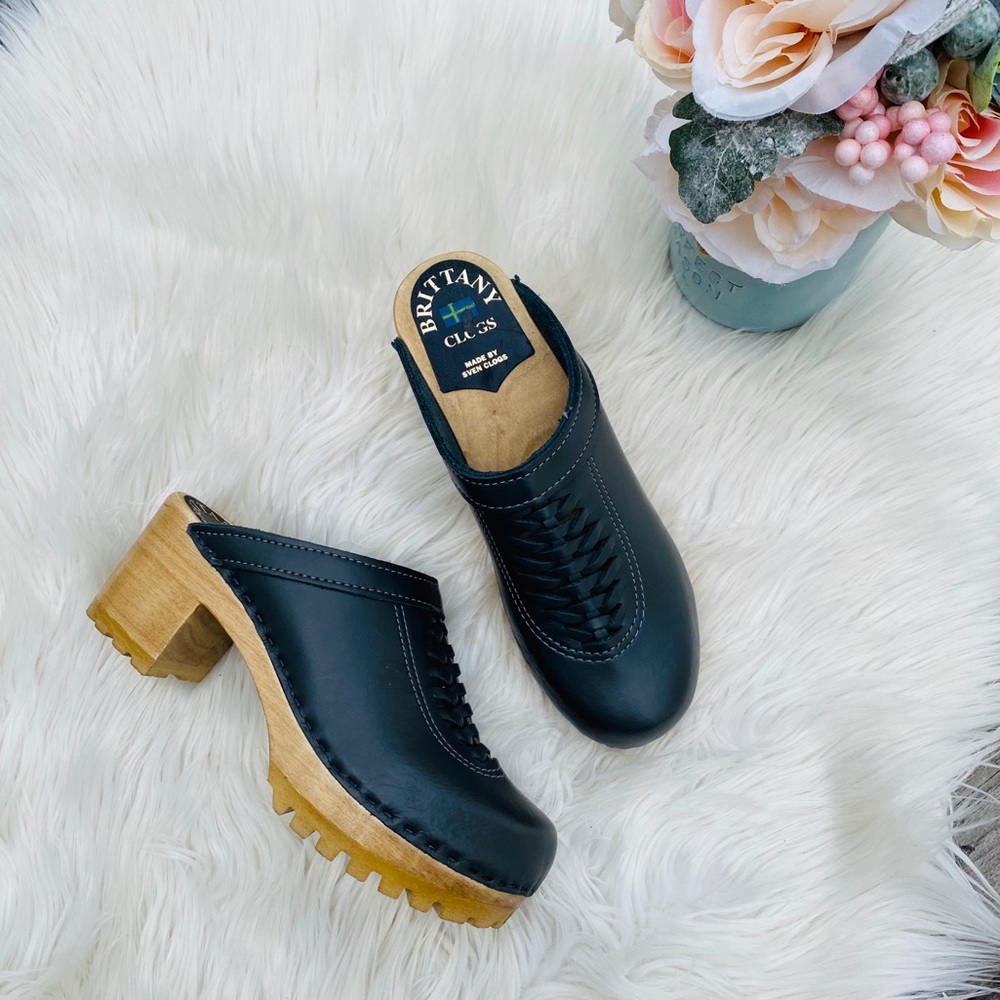 Sven Brittany Front Weave Leather Clogs